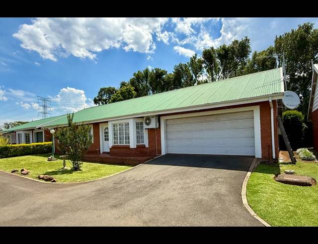 3 BEDROOM TOWNHOUSE FOR SALE IN HAYFIELDS